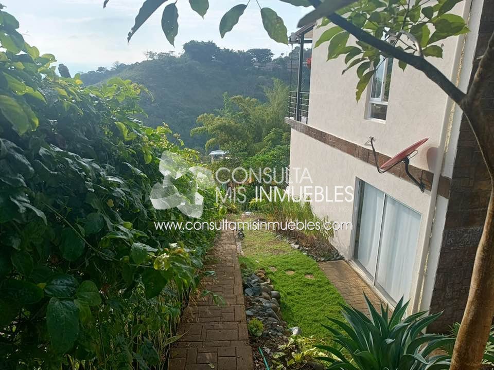 Vendo Casa en el Barrio La Reforma en Cali, Valle Del Cauca de Colombia | Consulta Mis Inmuebles S.A.S. | Tu nuevo comienzo empieza hoy!